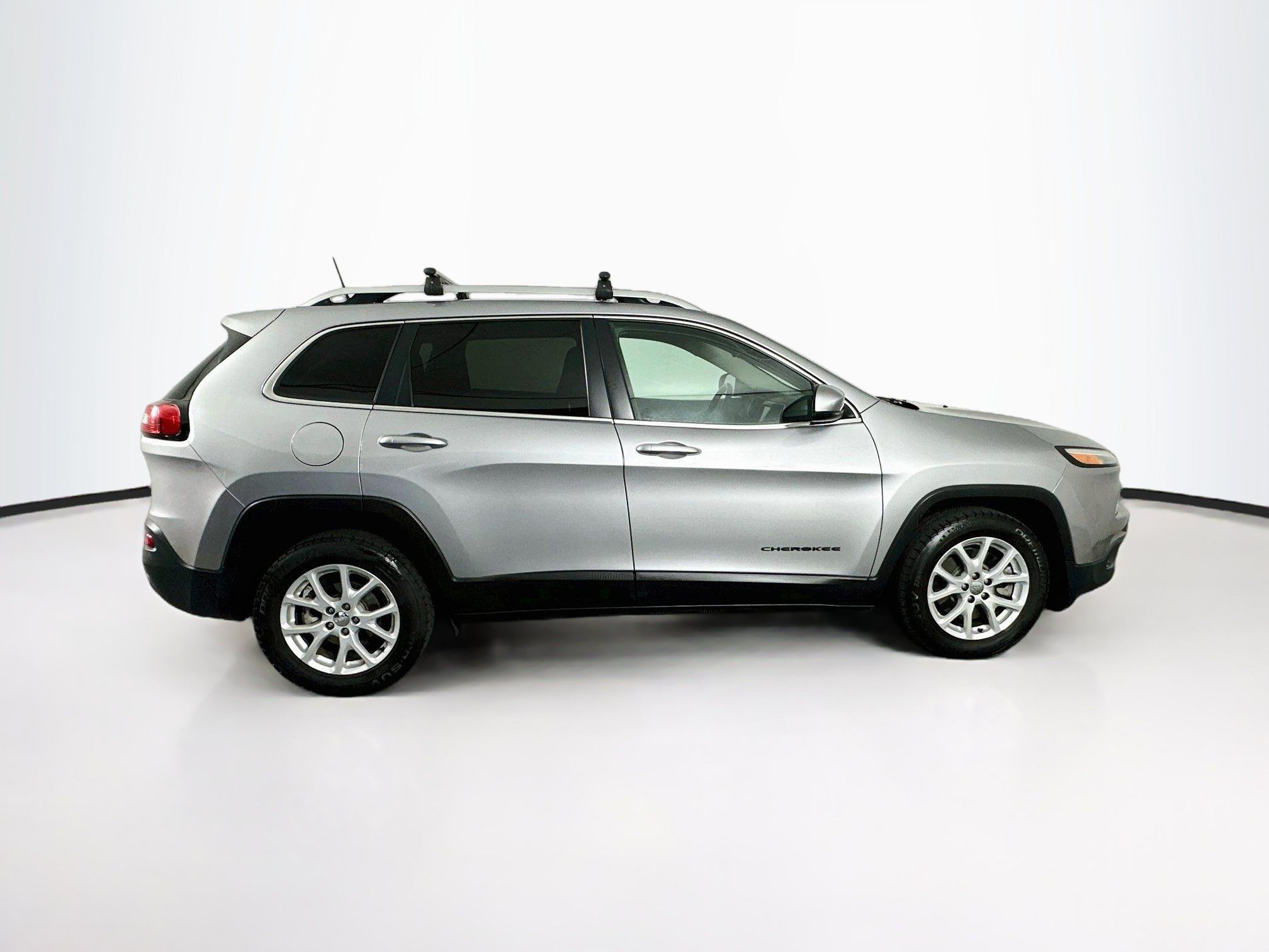 Used 2017 Jeep Cherokee Latitude w/ Safety/Convenience Group FWD image 10