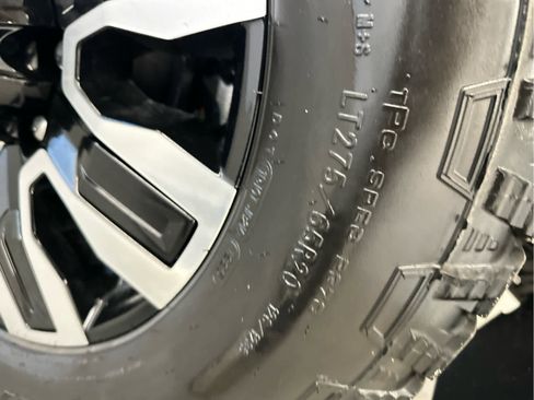 New 2025 GMC Sierra 2500 Denali Ultimate image 15