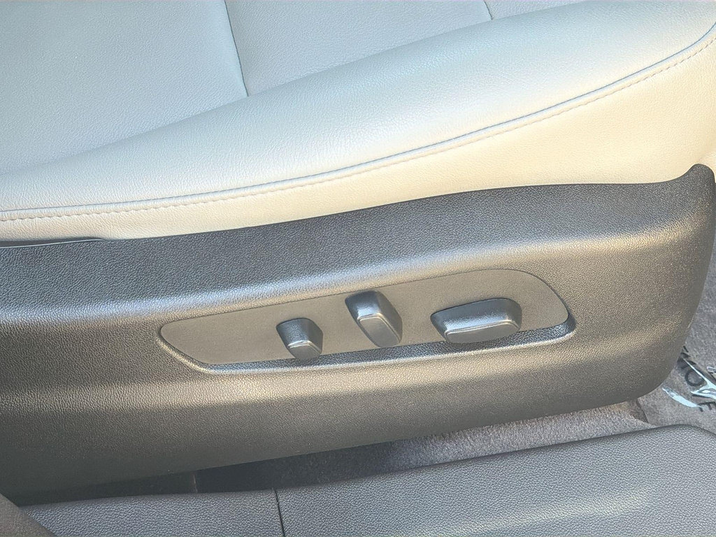 Certified 2023 Cadillac XT4 Luxury FWD image 30