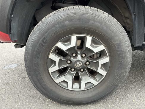 Used 2021 Toyota Tacoma TRD Off-Road w/ Technology Package AWD/4WD image 17