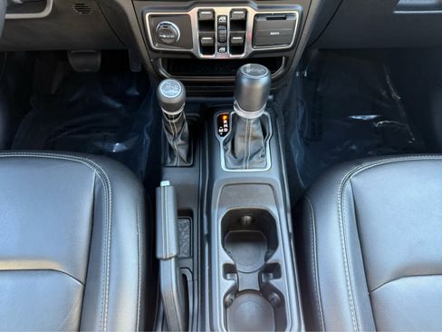 Used 2023 Jeep Wrangler Sahara w/ Cold Weather Group image 27