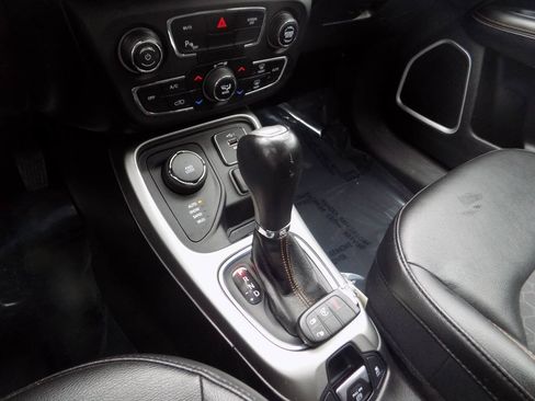Used 2019 Jeep Compass Latitude w/ Cold Weather Group AWD/4WD image 15
