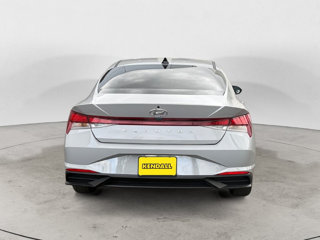 Used 2023 Hyundai Elantra SEL FWD image 6