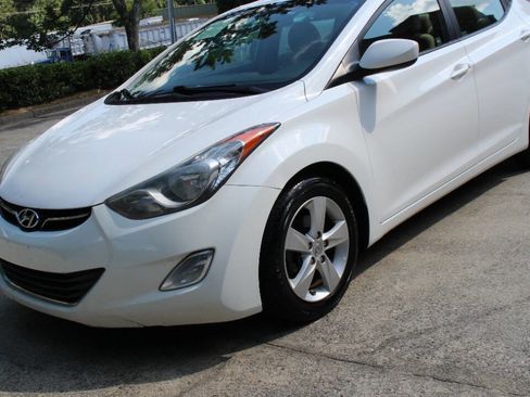 Used 2013 Hyundai Elantra GLS w/ Preferred Pkg image 5