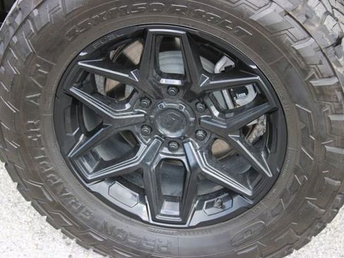 Used 2024 Chevrolet Silverado 1500 RST AWD/4WD image 16