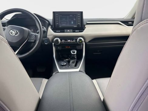 Used 2022 Toyota RAV4 XLE Premium image 43