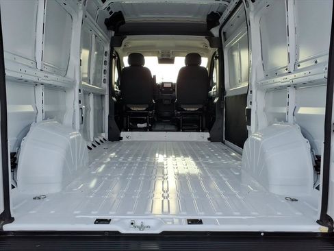 Used 2025 RAM ProMaster 2500 w/ Convenience Group image 14