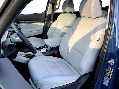 Used 2025 Kia Telluride EX w/ EX Captain's Chair Package image 20