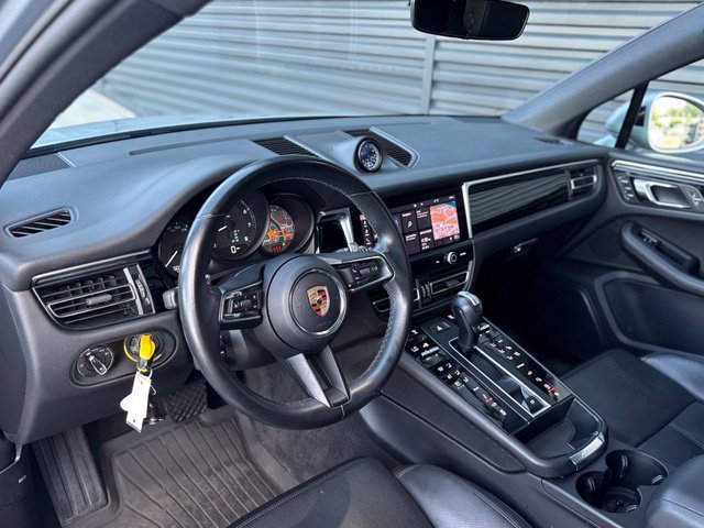 Used 2023 Porsche Macan AWD/4WD image 4