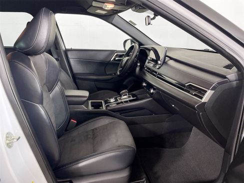 Used 2023 Mitsubishi Outlander SE Black Edition image 27