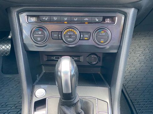 Used 2020 Volkswagen Tiguan SEL image 23