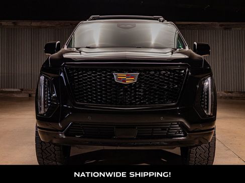 Used 2025 Cadillac Escalade Sport Platinum image 4