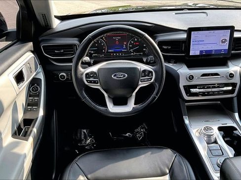 Used 2022 Ford Explorer XLT w/ Equipment Group 202A AWD/4WD image 5