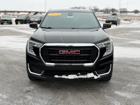 Used 2024 GMC Terrain SLE image 2