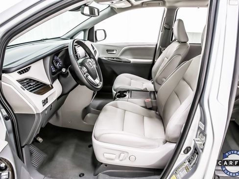 Used 2020 Toyota Sienna XLE image 26