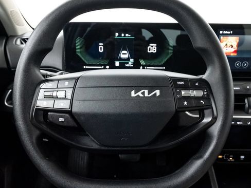 Certified 2025 Kia K4 FWD image 12