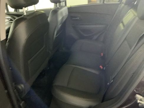 Used 2022 Chevrolet Trax LT w/ LT Convenience Package image 21