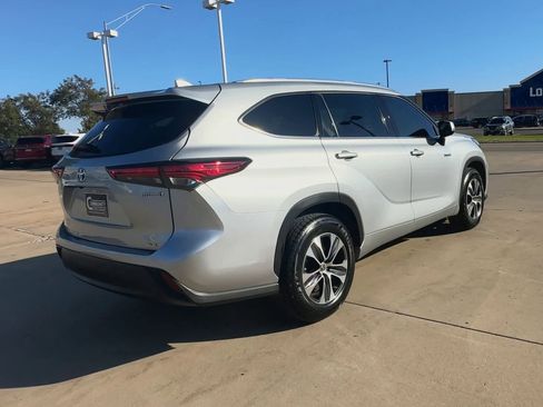 Used 2021 Toyota Highlander XLE image 46