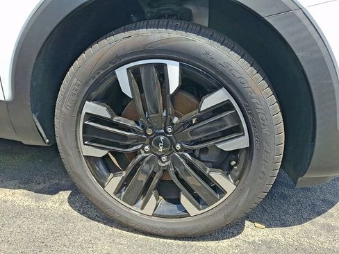 Used 2023 Kia Telluride SX FWD image 8