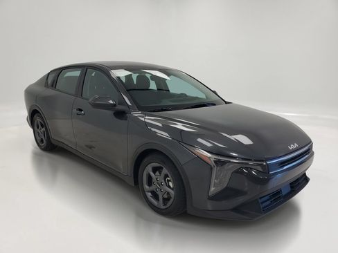 Used 2025 Kia K4 FWD image 3