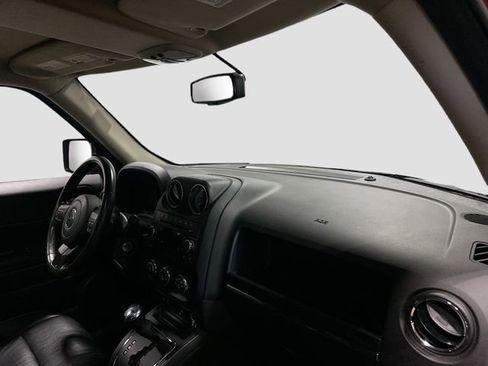 Used 2016 Jeep Patriot High Altitude AWD/4WD image 28