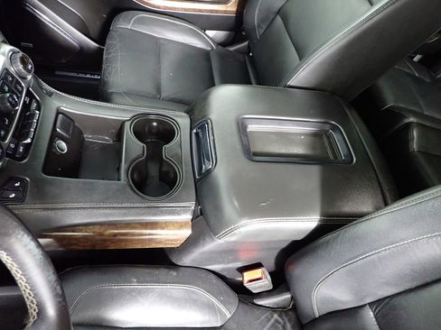 Used 2019 Chevrolet Suburban LT AWD/4WD image 3