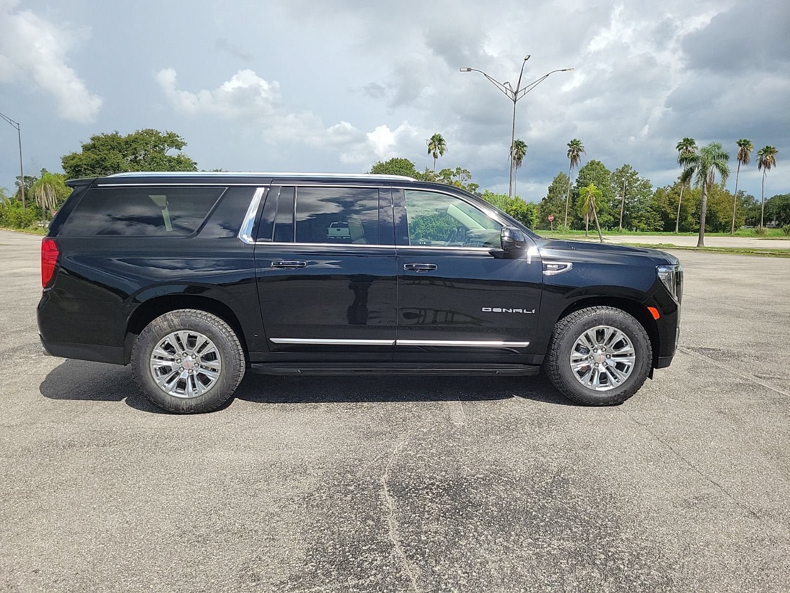 Certified 2023 GMC Yukon XL Denali RWD image 7