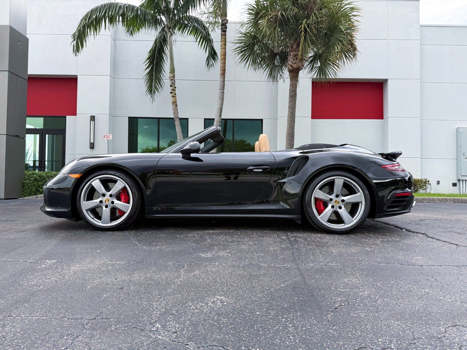 Used 2019 Porsche 911 4 Cabriolet AWD/4WD image 11
