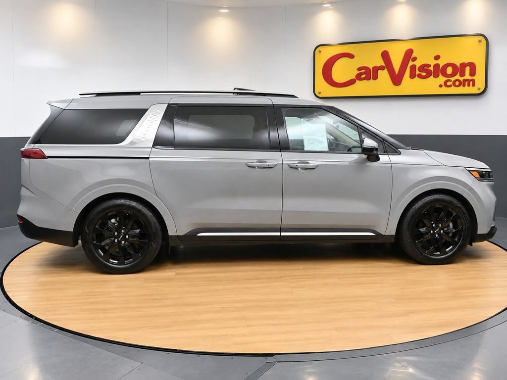 Used 2024 Kia Carnival SX Prestige FWD image 3