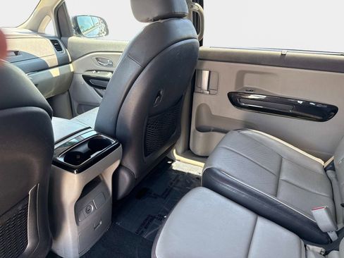 Used 2016 Kia Sedona EX FWD image 14