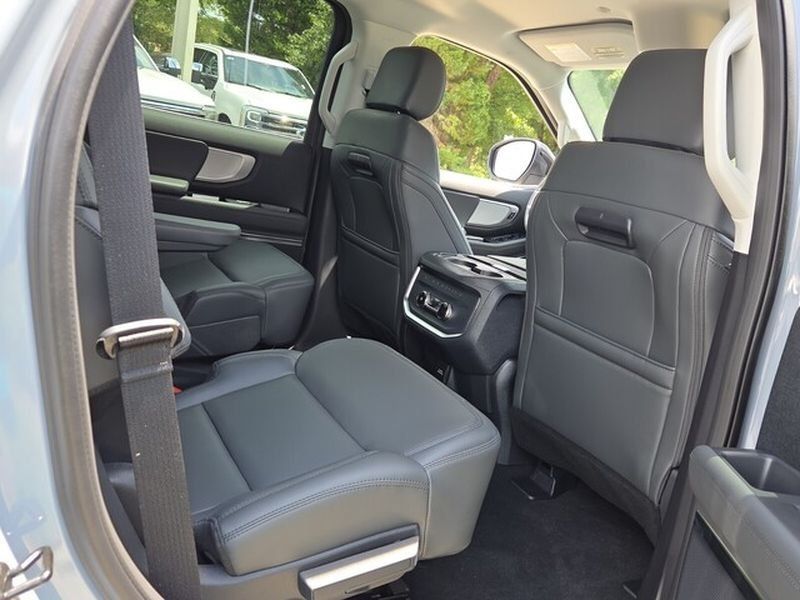 New 2027 Ford Expedition Active RWD image 17