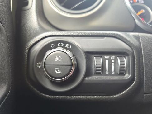 Used 2022 Jeep Gladiator Sport AWD/4WD image 11