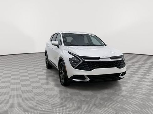 Used 2024 Kia Sportage LX image 2