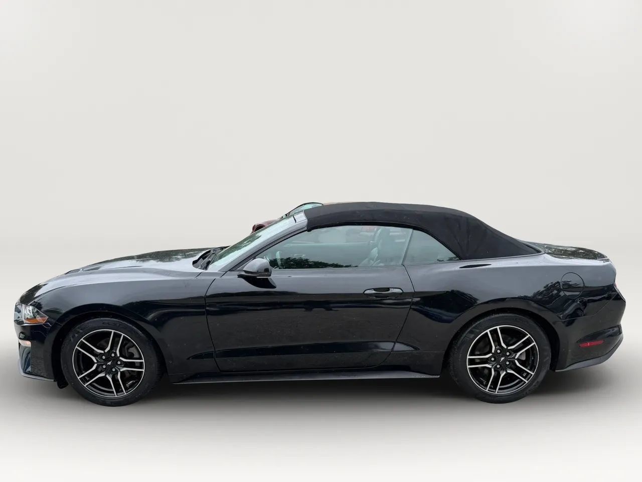Used 2020 Ford Mustang Premium RWD image 6