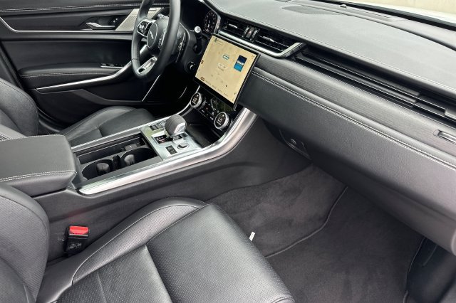 Certified 2024 Jaguar XF R-Dynamic SE AWD/4WD image 14