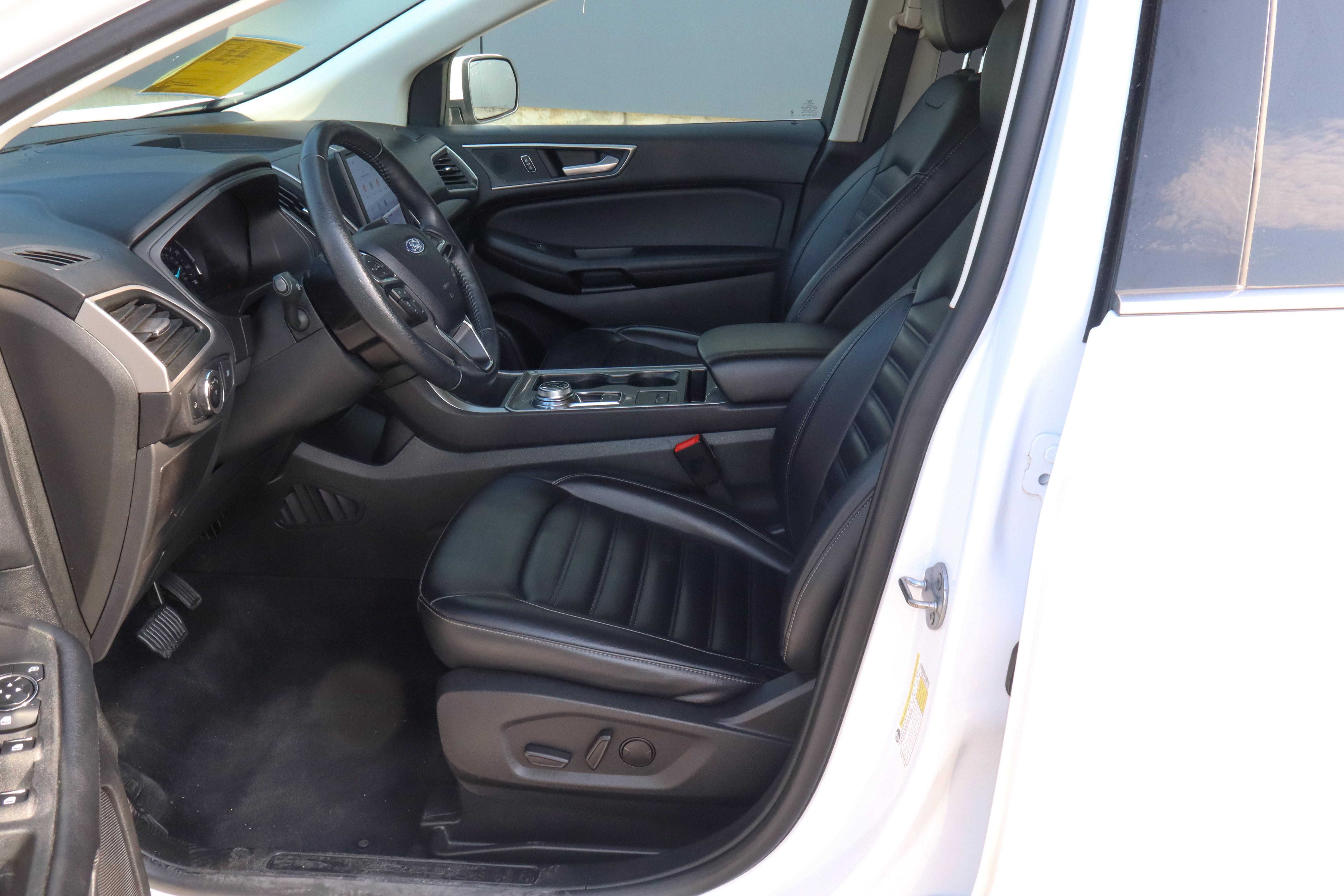 Used 2024 Ford Edge SEL AWD/4WD image 7