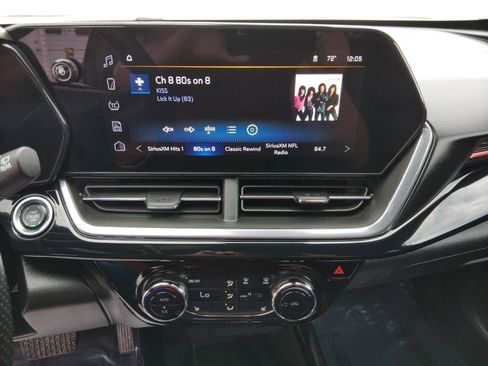 Used 2024 Chevrolet Trax RS w/ Sunroof Package FWD image 19