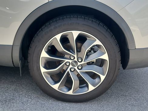 Used 2021 Lincoln Nautilus Reserve FWD image 5