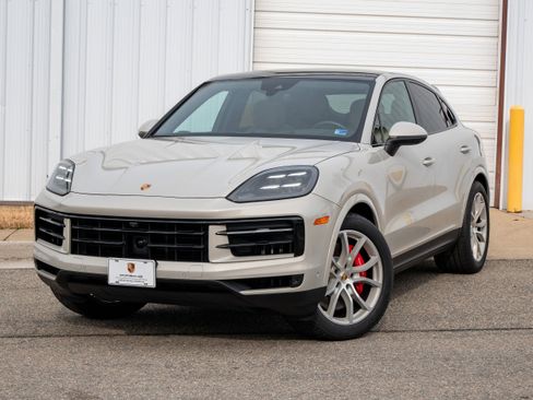 Certified 2024 Porsche Cayenne S w/ Premium Package Plus (PP1) image 1