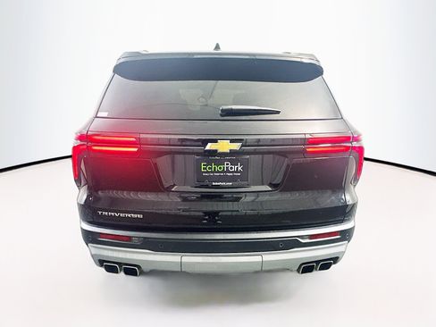 Used 2025 Chevrolet Traverse LT image 7