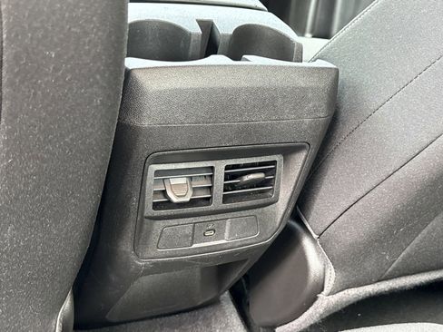 Used 2024 Chevrolet Colorado LT RWD image 11