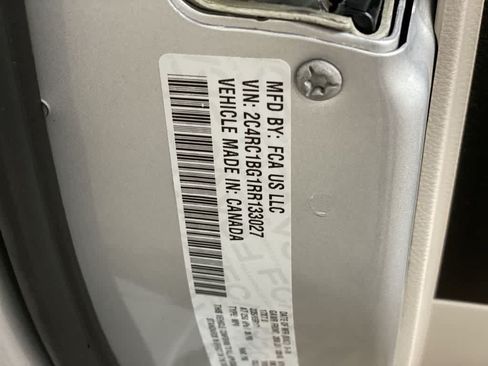 Used 2024 Chrysler Pacifica Touring-L FWD image 29