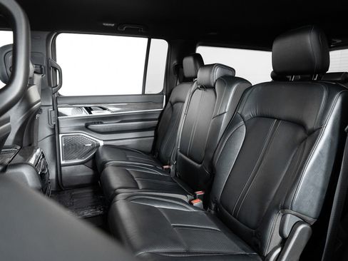 Used 2022 Jeep Wagoneer Series III image 19