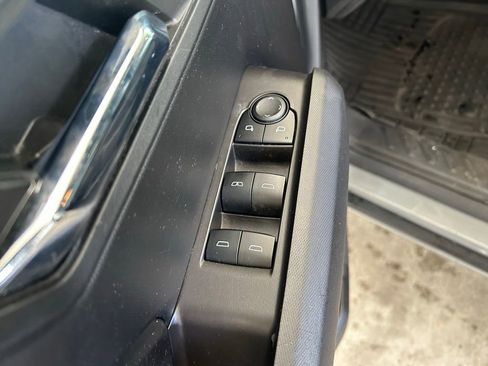 Used 2024 Chevrolet Colorado LT RWD image 37