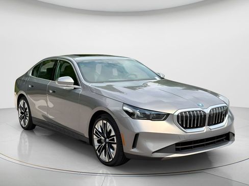 New 2027 BMW i5 xDrive40 AWD/4WD image 3