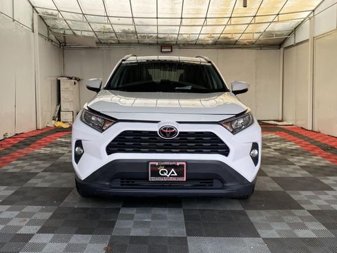 Used 2019 Toyota RAV4 XLE w/ Convenience Package AWD/4WD image 2