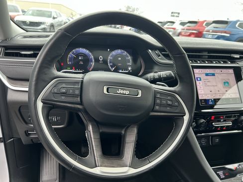 Used 2022 Jeep Grand Cherokee L Limited image 10