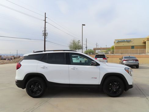 Used 2024 GMC Terrain AT4 image 9