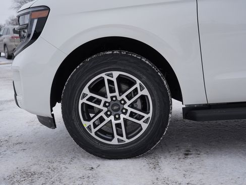 New 2026 Ford Expedition Active image 12