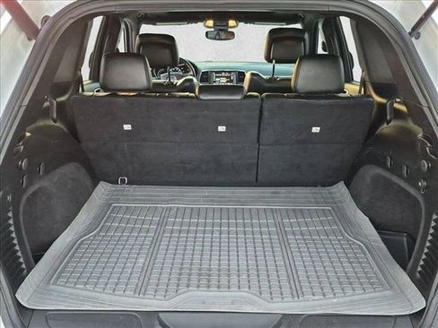 Used 2018 Jeep Grand Cherokee Altitude RWD image 6